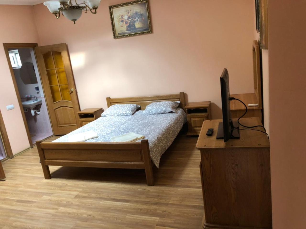 Hotel Nikolet Mukacheve Exterior photo